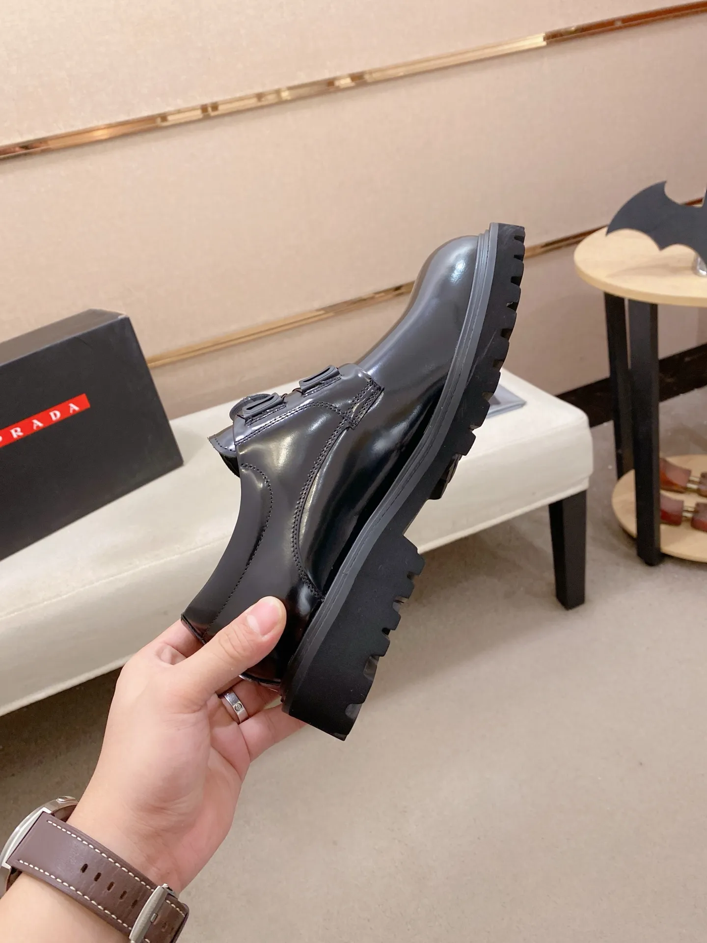 Factory price 640💰 🍁🍁High version High-quality new PRADA (Prada) counters are launched simultaneously, new men's shoes, 😘fabrics are selected from imported lacquered first-layer cowhide, and imported cowhide lining. 👍🏿 High-end ☄️ air-cushion molded anti-slip rubber outsole, exquisite lines, simple and elegant, comfortable and high-end for leisure travel. Code number: 38 to 45